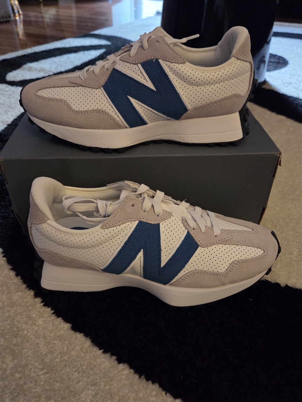 NEW BALANCE 327 LIFESTYLE SNEAKER SZ 7.5M/9W